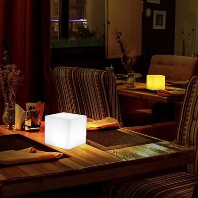 RGB-kleurenveranderend buiten LED-kubuslicht USB-opladen door afstandsbediening