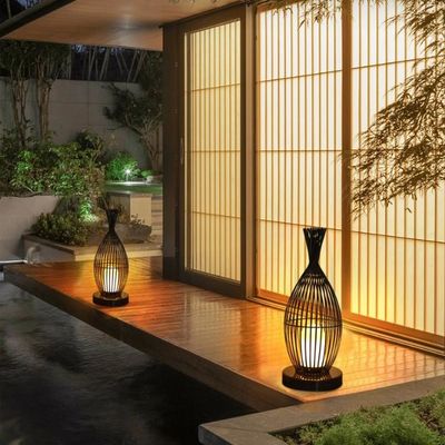 Waterbestendige vloerlamp van rotan voor villa's op het buitenbalkon