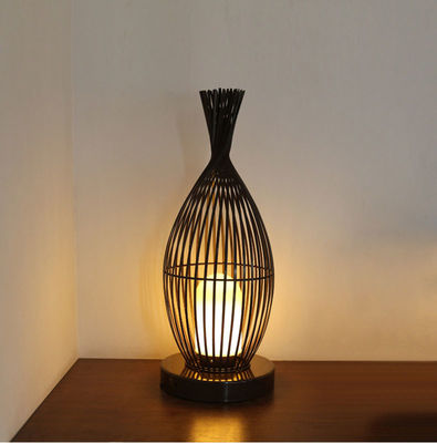 Waterbestendige vloerlamp van rotan voor villa's op het buitenbalkon