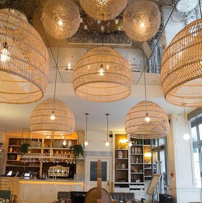 Moderne ronde hangende kroonluchter van rotan voor restaurant binnenverlichting