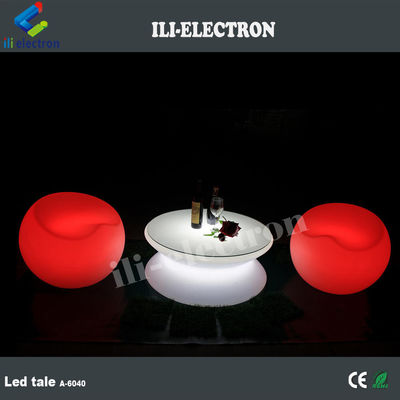 Ronde tafel met LED-lampen