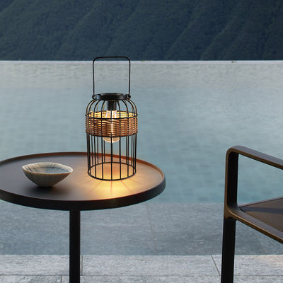 Kleine Draagbare Rattan Geweven Zonnelampen Voor Balkon Tafel Atmosfeer