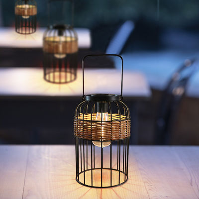 Kleine Draagbare Rattan Geweven Zonnelampen Voor Balkon Tafel Atmosfeer