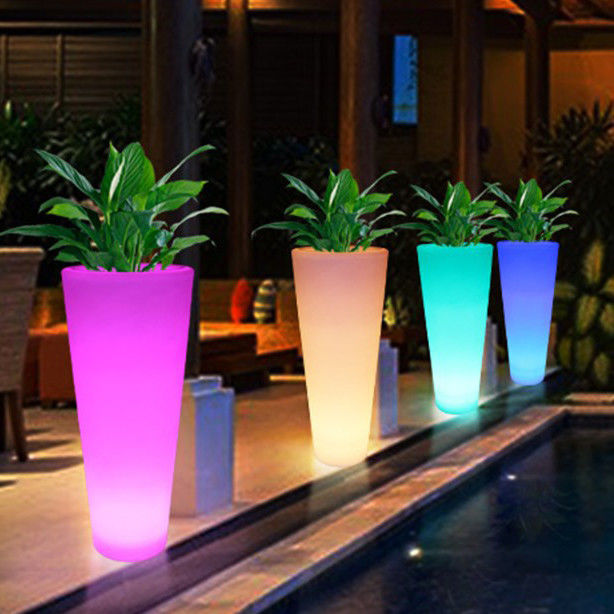 Lichte bloempot tentoonstelling Lichte kleurrijke tuinplantpotten Plastic plantenplanter vloerlamp Voor feest verhuur