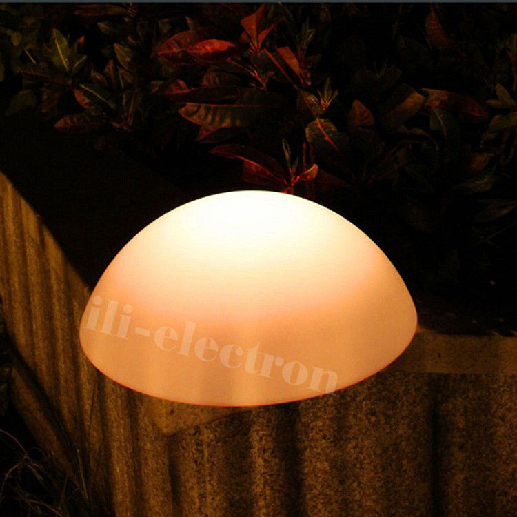 Plastic LED kleurveranderende waterdichte kogellamp Halve bolvorm Voor tuinversiering