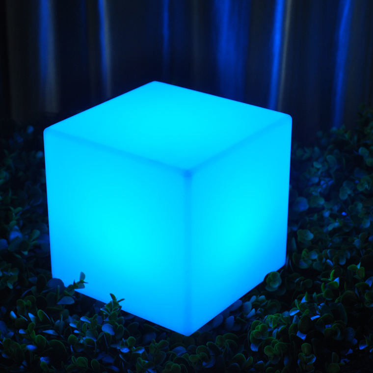 Glowing Outdoor LED Cube Light Chair Plastic IP65 Waterdicht Voor Park Villa Decoratie