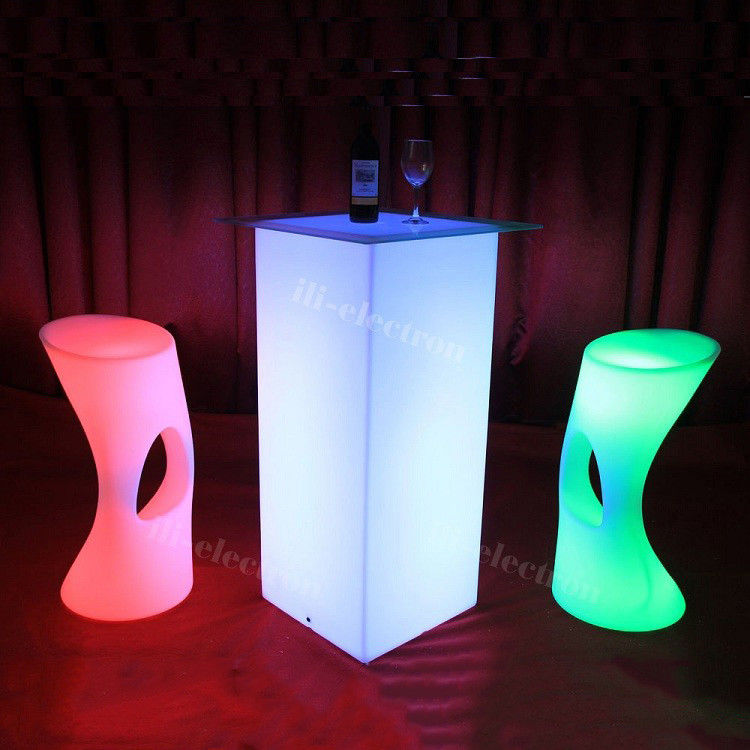 Buiten LED licht Cocktail tafel Hoog Cuboid PE Plastic materiaal met afstandsbediening
